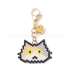 手作りガラスシードビーズ猫の頭の形ペンダント装飾  合金製のロブスタークロウ留め金とベルチャーム付き  ベージュ  46.5mm&nbsp;HJEW-MZ00366-04