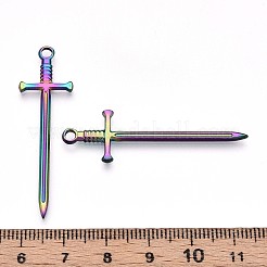 304ステンレスペンダント  剣のチャーム  虹色  45x13.5x2mm  穴：2.5mm.&nbsp;STAS-N098-135M