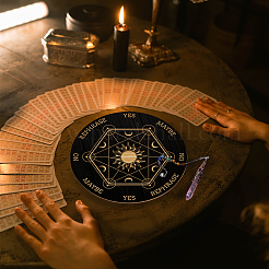 Ahademaker 1ピース 天然ローズクォーツ ダウジング振り子ペンダント  1個の木製カスタム振り子ボード付き  魔術ウィッカ祭壇用品用  太陽模様  ペンダント：29~29.7センチメートル  ボード：20x0.4センチメートル&nbsp;DIY-GA0003-53A
