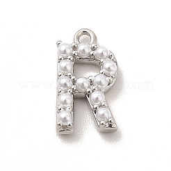 プラスチック模造パールのペンダント  環境に優しい真鍮のパーツ  a～zの文字  プラチナ  12~16x2~13x3mm  穴：1.4mm  26個/セット&nbsp;KK-P230-17P