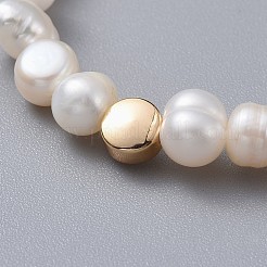 ストレッチキッズブレスレット  真鍮のビーズで  天然淡水パールビーズと黄麻布の包装袋の巾着袋を等級分けする  フラットラウンド  ホワイト  1-3/4インチ（4.5cm）&nbsp;BJEW-JB04622-04