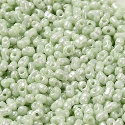 ガラスシードビーズ  ピーナッツ  淡緑色  3.5~4x2~2.5x2~2.3mm  穴：0.8mm  約8000個/ポンド&nbsp;SEED-K009-02A-09