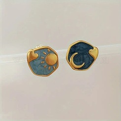 月と星の模様が入ったフラットラウンドい合金エナメルスタッドピアス  左右  ゴールドカラー  15x17mm&nbsp;FS-WGC3916-01