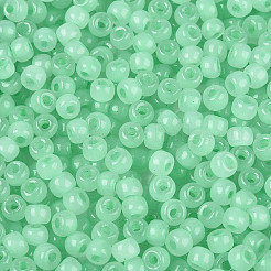 内側が透明なガラスシードビーズ6/0個。  ロンデル  丸い穴  アクアマリン  4x3mm  穴：1.2~1.5mm  約6080個/ポンド&nbsp;SEED-N008-08I