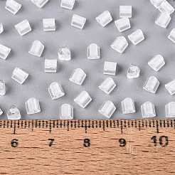 FgbグレードAフロストガラスシードビーズ  三角形  暗闇で光る  中央染め  ホワイト  3.5x3.5x3.5mm  穴：1.2~1.4mm  約7500個/ポンド&nbsp;SEED-Q040-04A-12
