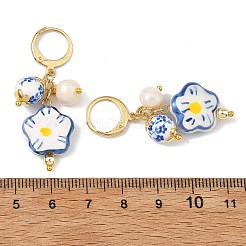 手作りの磁器、非磁性合成ヘマタイト、天然養殖淡水真珠、真鍮、304ステンレススチール製のフレンチフックピアス  花  18KGP本金メッキ  コーンフラワーブルー  43x15mm&nbsp;EJEW-JE07318