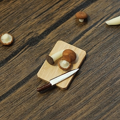 ミニレジンキノコ＆木製まな板＆合金包丁セット  ミニチュア装飾品  マイクロランドスケープドールハウスアクセサリー  小道具の装飾のふりをする  ミックスカラー  9~36x5~25mm  5個/セット&nbsp;BOTT-PW0002-134A
