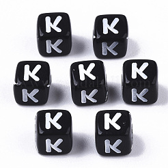 不透明なアクリルビーズ  水平穴  アルファベットスタイル  キューブ  ブラック＆ホワイト  文字.k  5x5x5mm  穴：2mm  約3650個/365g&nbsp;SACR-N002-01K