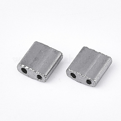 電気メッキ不透明ガラスシードビーズ  2穴  正方形  ガンメタ色メッキ  5x4.5~5.5x2~2.5mm  穴：0.5~0.8mm&nbsp;SEED-S023-20C-01