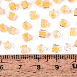 内側が透明な色のガラスシードビーズ  キューブ  オレンジ  3.8~4x3.6~4x3.6~4mm  穴：1.4~1.5mm  約4090個/ポンド&nbsp;SEED-T007-11G