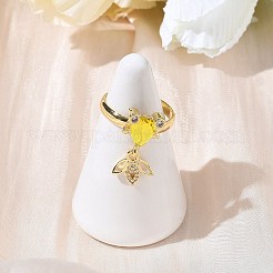 真鍮マイクロパヴェキュービックジルコニア調節可能な女性用指輪  魚  ガラスと  ラックめっき  ゴールドカラー  きいろ  内径：17mm&nbsp;RJEW-K307-01G-23