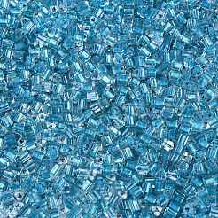 内側が透明なガラスシードビーズ6/0個。  三角形  ディープスカイブルー  3.5x3.5x3.5mm  穴：0.9mm  約4500個/ポンド&nbsp;SEED-N006-003D
