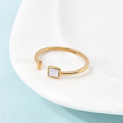 304ステンレススチールと天然貝殻を使用した女性用カフリング  18KGP本金メッキ  イオンプレーティング（ip）  長持ちメッキ  乳白色  正方形  usサイズ7 1/4(17.5mm)&nbsp;RJEW-G372-01G-03