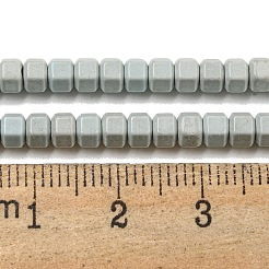 天然石瑪瑙ビーズ連売り  染め＆加熱  ファセット（18ファセット）  六角  アクア  3x4x3mm  穴：0.9mm  約131個/連  15インチ（38.1cm）&nbsp;G-C139-B07-01