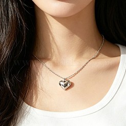 バレンタインデーにぴったりの、ステンレススチール製の質感のあるふっくらとしたハート型ペンダントネックレス  ステンレス鋼色  15.75インチ（40cm）&nbsp;EI9252-4