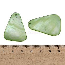 染めの天然シェルペンダント  三角形のチャーム  ライムグリーン  33~36.5x23.5~29x1~2.5mm  穴：1.2mm&nbsp;SHEL-C010-13C