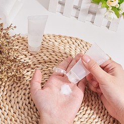 20ml peプラスチック詰め替え可能なフリップトップキャップボトル  PPプラスチック蓋付き  旅行用ポータブルスクイーズメイクアップホース  フェイシャルクレンザーチューブ  顔クリーム容器  ホワイト  8cm  容量：20ミリリットル&nbsp;X-MRMJ-WH0037-02A