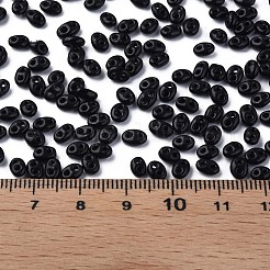 不透明光沢チェコガラスシードビーズ  2穴デュオビーズ  オーバル  ブラック  5x3.5x2.5mm  穴：0.9mm  約500 G /袋&nbsp;SEED-N004-005-D03