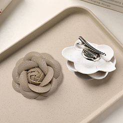 鉄製クリップ付き合成皮革製靴バックルクリップ  靴の装飾  花  淡い茶色  65x65mm&nbsp;FIND-CL0001-92C