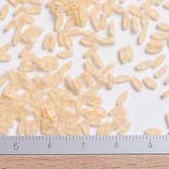 MIYUKIクォーターティラビーズ  日本製シードビーズ  2穴  （qtl132fr）マット透明ライトトパーズab  5x1.2x1.9mm  穴：0.8mm  約480PCS /ボトル  10 G /ボトル&nbsp;SEED-JP0008-QTL132FR