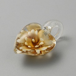 ガラスチャーム  花のチャーム付きハート  シャンパンイエロー  27x21x11mm  穴：5.5x5.9mm&nbsp;GLAA-WH0036-21F