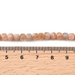 天然石サンストーンビーズ連売り  キューブ  多面カット  4~5x4~5x4~5mm  穴：0.7mm  約95個/連  14.96''（38センチメートル）&nbsp;G-RM2025-C30-C