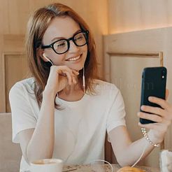 ラウンドジェムストーンとフラットラウンドccbプラスチックビーズ電話リストレットストラップチェーン  モバイルアクセサリーの装飾  310~335mm  4色  1pc /カラー  4個/箱&nbsp;AJEW-AB00100