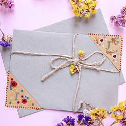4個 4スタイル 季節テーマ 不織布フェルト刺繍コーナーブックマーク  手刺繍の花のしおり  三角形のコーナー ページ マーカー  本を読むのが好きな先生向け  文字jの正方形  ミックスカラー  95~96x96~97x2mm  1個/スタイル&nbsp;FIND-HY0002-47B