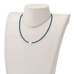 ナチュラルシェルレターペンダントネックレス  最初のネックレス  ファセット電気メッキガラスビーズと304ステンレススチールビーズ付き  ゴールドカラー  ブルー  文字.p  17.83インチ（45.3cm）&nbsp;NJEW-JN03304-02