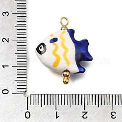 海をテーマにした手描きの陶磁器製ペンダント  本物の18Kゴールドメッキ真鍮ループ付き魚のチャーム  ブルー  26x21x6.5mm  穴：3mm&nbsp;PR-CBA0027-05G-03