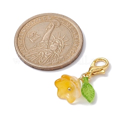 5 個の花と葉のアクリルペンダント装飾  合金製カニカン付き  ゴールドカラー  25mm&nbsp;HJEW-JM01365-02