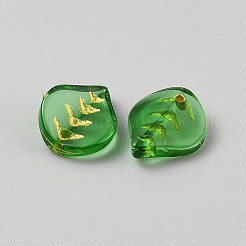 ベーキングペイントガラスペンダント  リーフチャーム  ゴールドライン入り  グリーン  12x10.5x4mm  穴：1mm&nbsp;GLAA-WH0036-46A