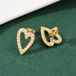 真鍮、ABS樹脂、パール、中空ハートスタッドピアス  長持ちメッキ  ラックめっき  18KGP本金メッキ  16x11mm&nbsp;EJEW-L275-14G-01