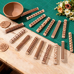 16個16スタイルの木製麺棒  エンボスクッキーを焼くため  キッチンツール  混合図形  102x14.5mm  1個/スタイル&nbsp;BAKE-UN0001-01
