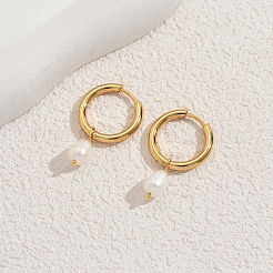 ステンレススチールのティアドロップフープピアス  淡水パールと  ゴールドカラー  30x6mm&nbsp;WK1749