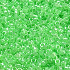 透明なガラスシードビーズを電気メッキする  セイロン  シリンダー  春の緑  2.5x1.6mm  穴：1.4mm  約50398個/ポンド&nbsp;SEED-S042-16A-07