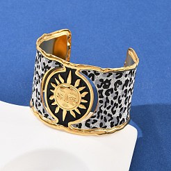 女性用304ステンレススチールカフバングル  非粘着性金箔パウダー入り  18KGP本金メッキ  太陽  1-3/4インチ（4.5cm）  内径：2-3/8インチ（6.05cm）&nbsp;BJEW-K285-01B-G