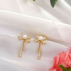 クリアキュービックジルコニアちょう結びダングルスタッドピアス、イミテーションパールビーズ付き  女性用真鍮タッセルイヤリング  ゴールドカラー  32.5x17mm  ピン：0.7mm&nbsp;JE1094A