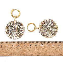 天然パウア貝を使用した202ステンレススチール製ダングルハギーフープピアス（女性用）  花  ゴールドカラー  56~57x34mm&nbsp;EJEW-JE07439-02
