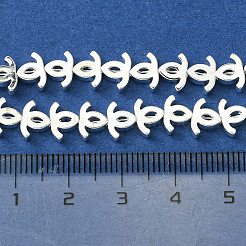 電気めっき合成非磁性ヘマタイト ビーズ 連売り  シンボル  銀メッキ  5.7x7.7x2.5mm  穴：0.9mm  約74個/連  15.98''（40.6センチメートル）&nbsp;G-H020-A01-04