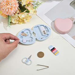 プラスチック製裁縫・編み物ツールキット1セット  ボタン、ピン、はさみ、縫い糸、編み針、かぎ針、針金  ハート  ライトシアン  75x70x18mm&nbsp;DIY-CP0013-45A