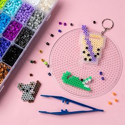 36色のDIYヒューズビーズキット  正方形＆六角形＆フラットラウンド＆ハート型abcプラスチックペグボード付き  アイロン用紙とプラスチックピンセット  鉄のキーホルダークラスプのパーツとチェーンと携帯電話のストラップ  プラスチックキーホルダークラスプ  ミックスカラー  5x5mm  穴：3mm  8100pc&nbsp;DIY-X0295-01F-5mm