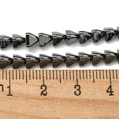 非磁性合成ヘマタイトビーズ連売り  三角形  4x4.5x4mm  穴：0.8mm  約102個/連  15.75''（40センチメートル）&nbsp;G-I365-25