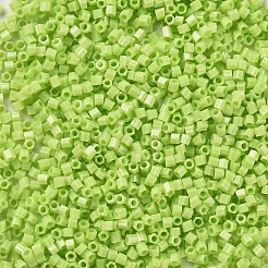 TOHO六角ビーズ  日本製シードビーズ  15/0 44)カットガラスシードビーズ  （15/0つの不透明な酸っぱいリンゴ  1.5x1.5x1.5  0.5mm  穴：170000mm  約[1]個/袋&nbsp;SEED-T2CUT-15-44