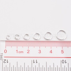 鉄製のオープン丸カン1箱  ラウンド  混合サイズ  銀色のメッキ  18~21ゲージ  4~10x0.7~1mm  内径：2.6~8mm  約1600個/箱  梱包箱：8x2cm&nbsp;IFIN-JP0016-01S