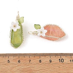 電気メッキ天然水晶線巻きペンダント  アクリルフラワーとイミテーションパールビーズがあしらわれたナゲットチャーム  銀色のメッキ  ミックスカラー  34~38x13~16x12~13mm  穴：3mm&nbsp;PALLOY-TA00450