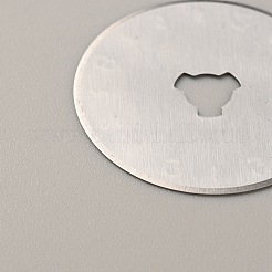 合金交換用ロータリーカッターブレード  丸刃  薄い布・革の裁断に  紙  プラスチックシート  フラットラウンド  プラチナ  28x0.2mm  穴：7x6mm&nbsp;DIY-WH0033-33P-01