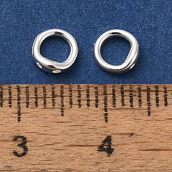真鍮リングチャームコネクター  ブレスレットネックレスエンドループワイヤープロテクター  カドミウムフリー＆鉛フリー  925銀メッキ  5.5x2mm  穴：3mm&nbsp;KK-H502-05S