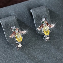 真鍮マイクロペーブキュービックジルコニアハギーフープピアス  ミツバチ  プラチナ  12.9x9.2mm&nbsp;WG4D997-01