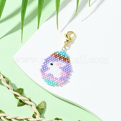 イースターエッグガラスシードビーズ織機模様ペンダント装飾  ゴールドトーンの304ステンレススチール製ロブスタークロウ留め金付き  ライラック  55mm&nbsp;HJEW-MZ00133